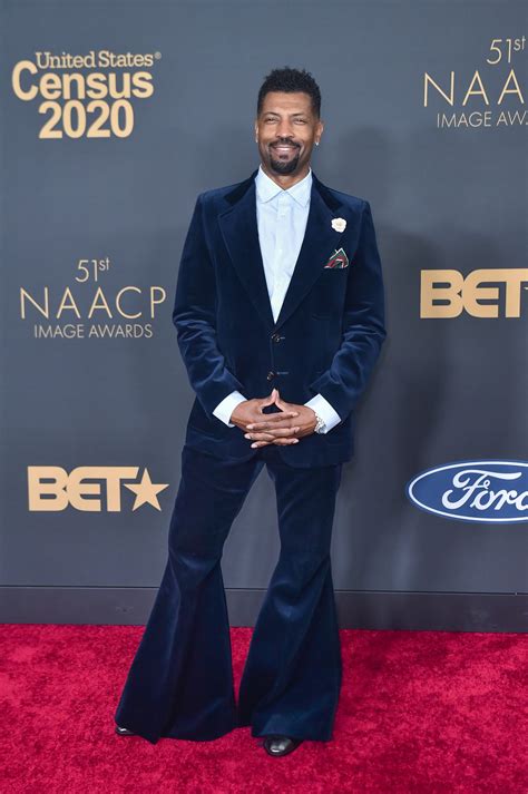 Comedian Deon Cole Defends His Bellbottomed Gucci Suit 